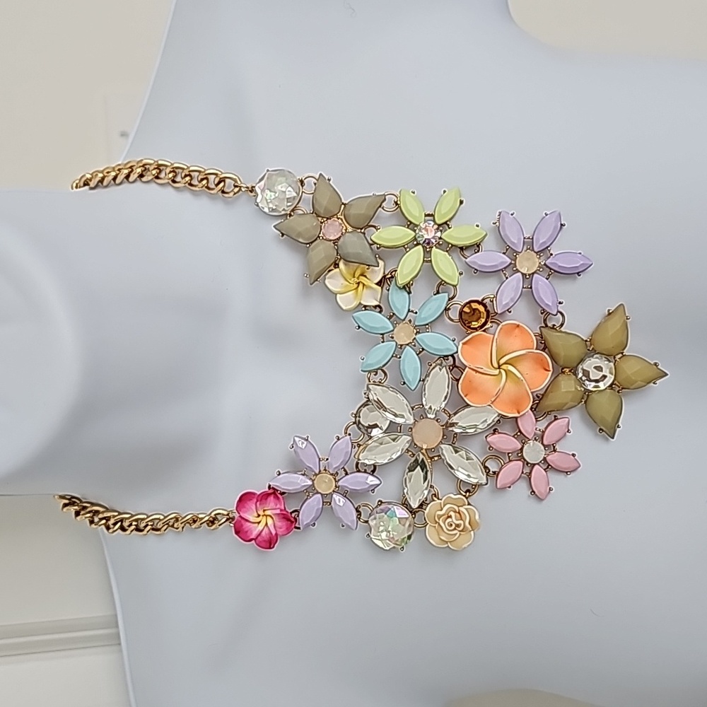 Floral necklace
